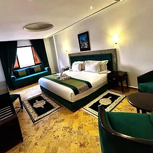 فندق ليس ترويس بالميرس